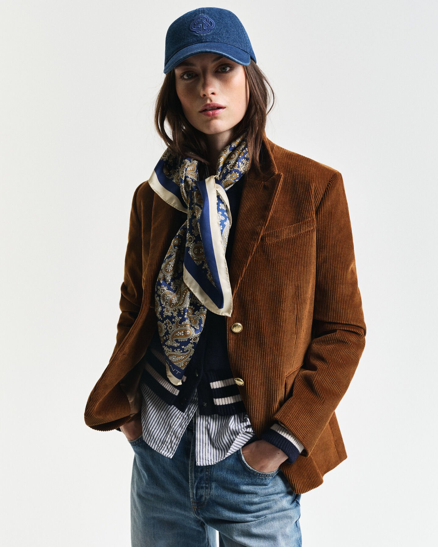 Lenço em seda com padrão paisley