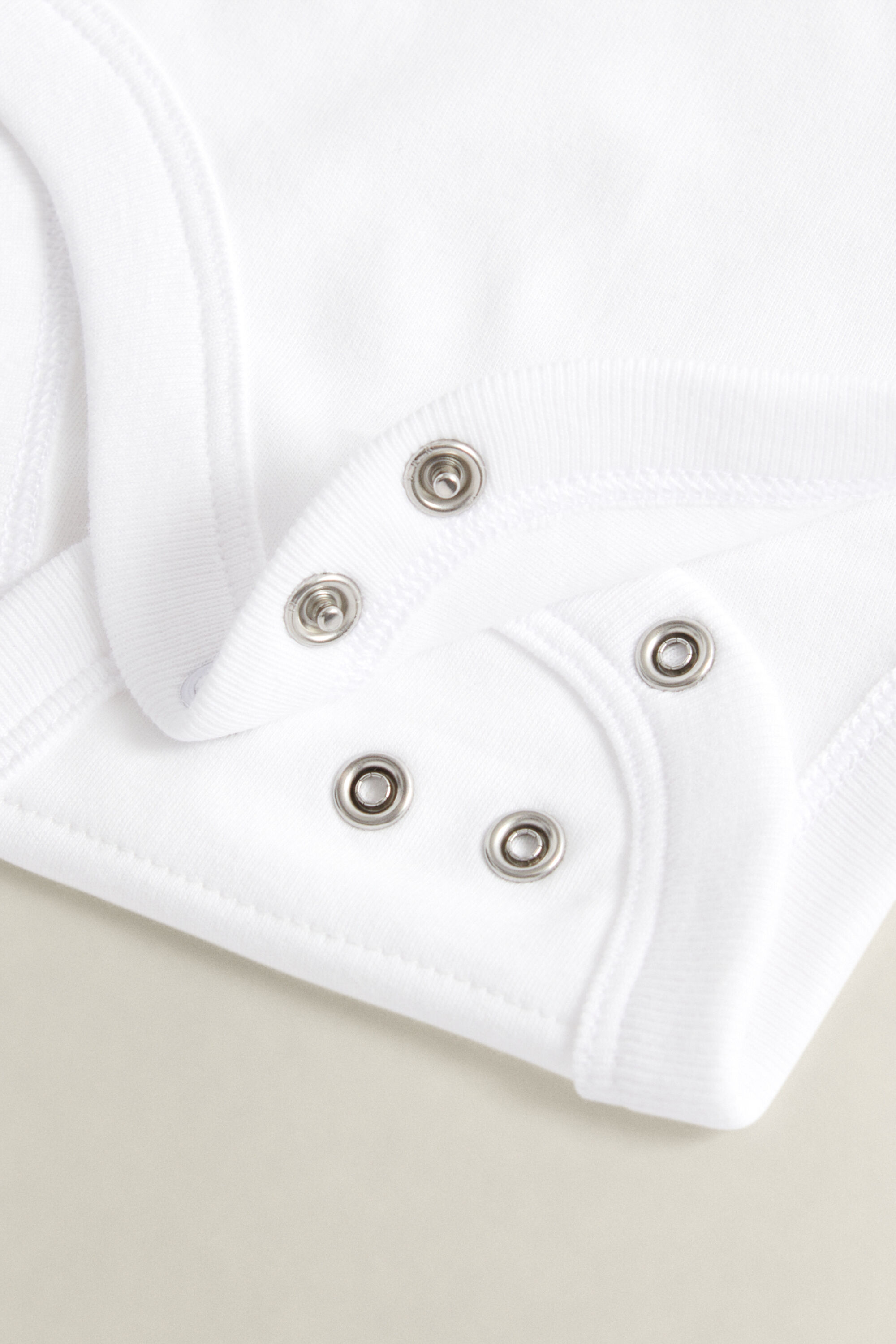 Conjunto de macacão e gorro Baby