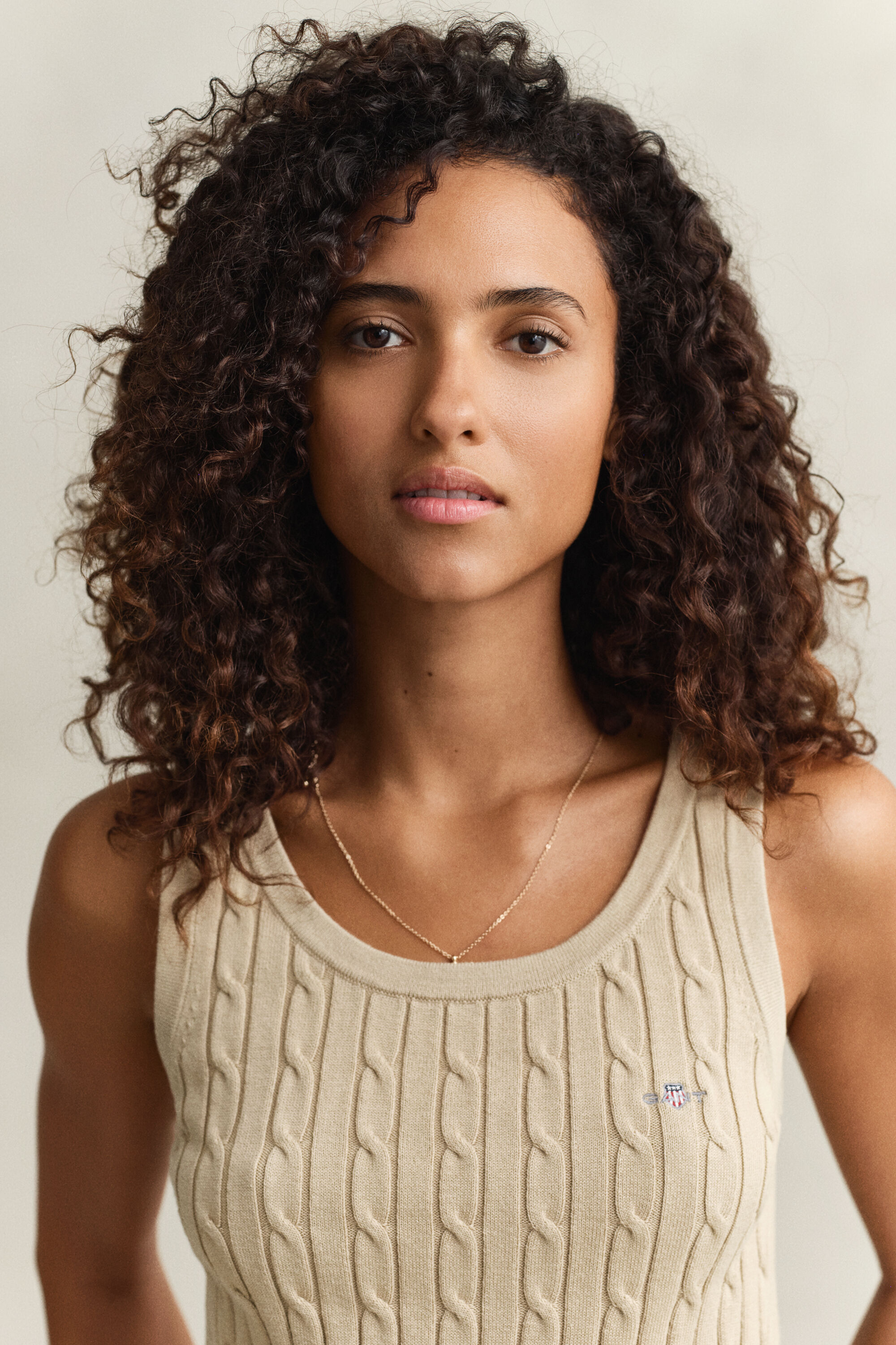 Camisola sem mangas em malha entrançada