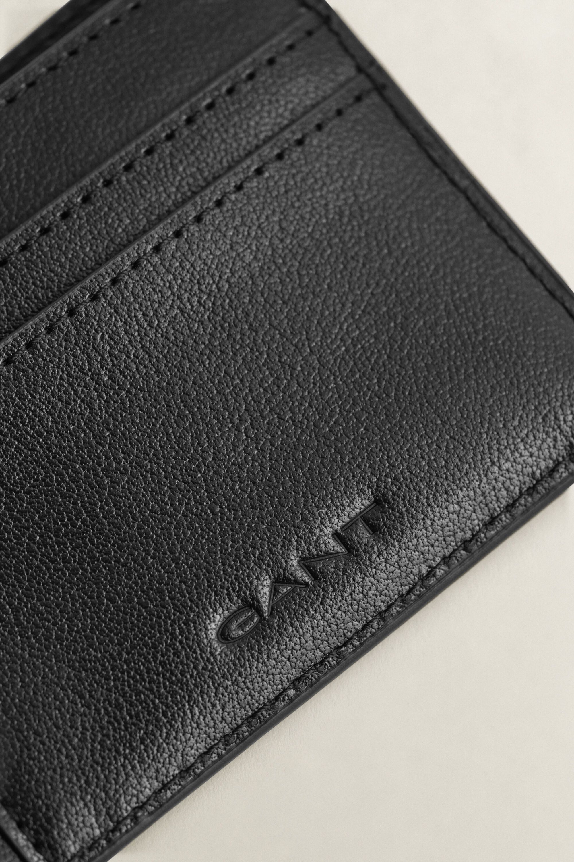 Carteira bi-fold em pele