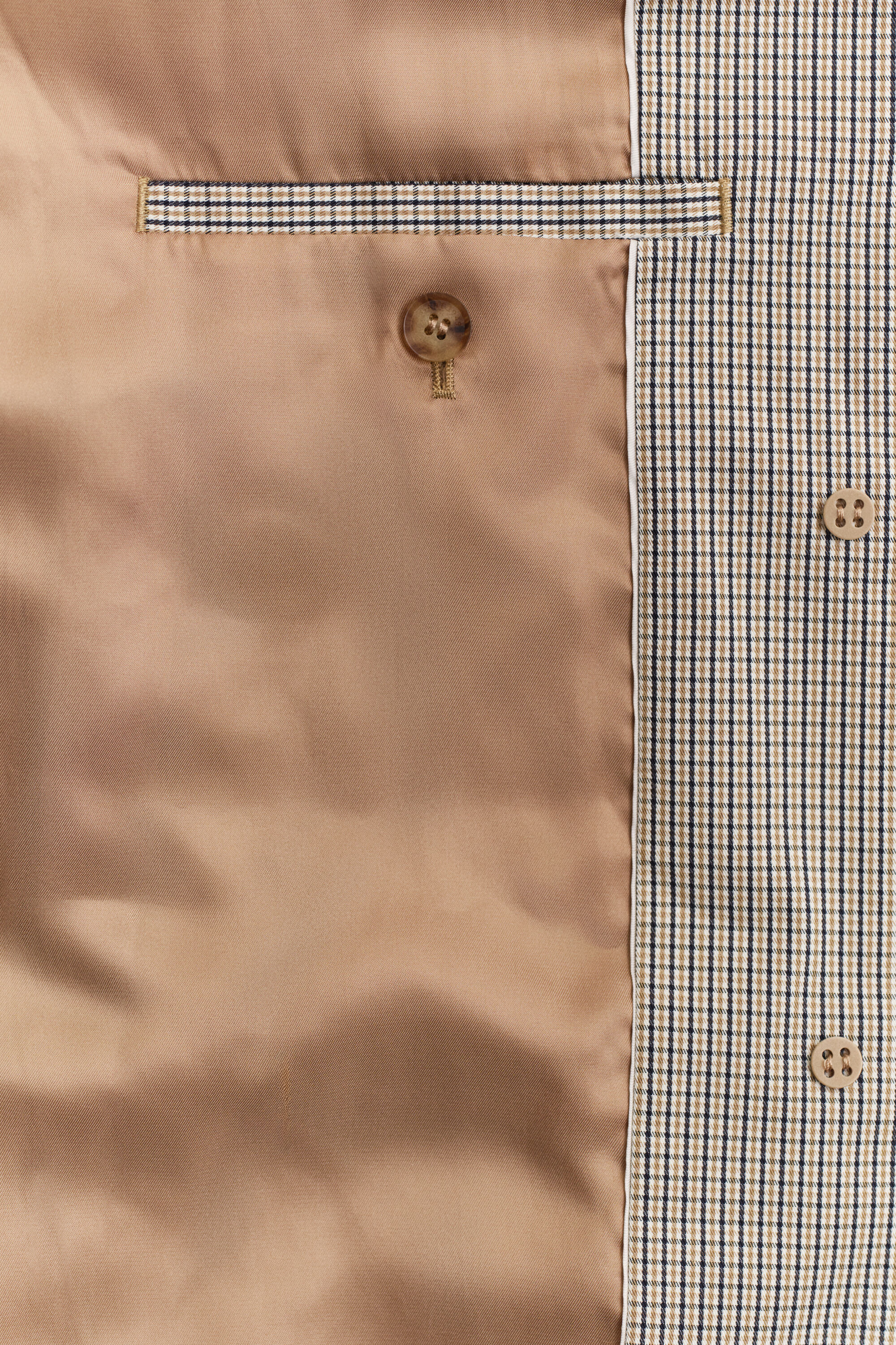 Gabardina com padrão de xadrez