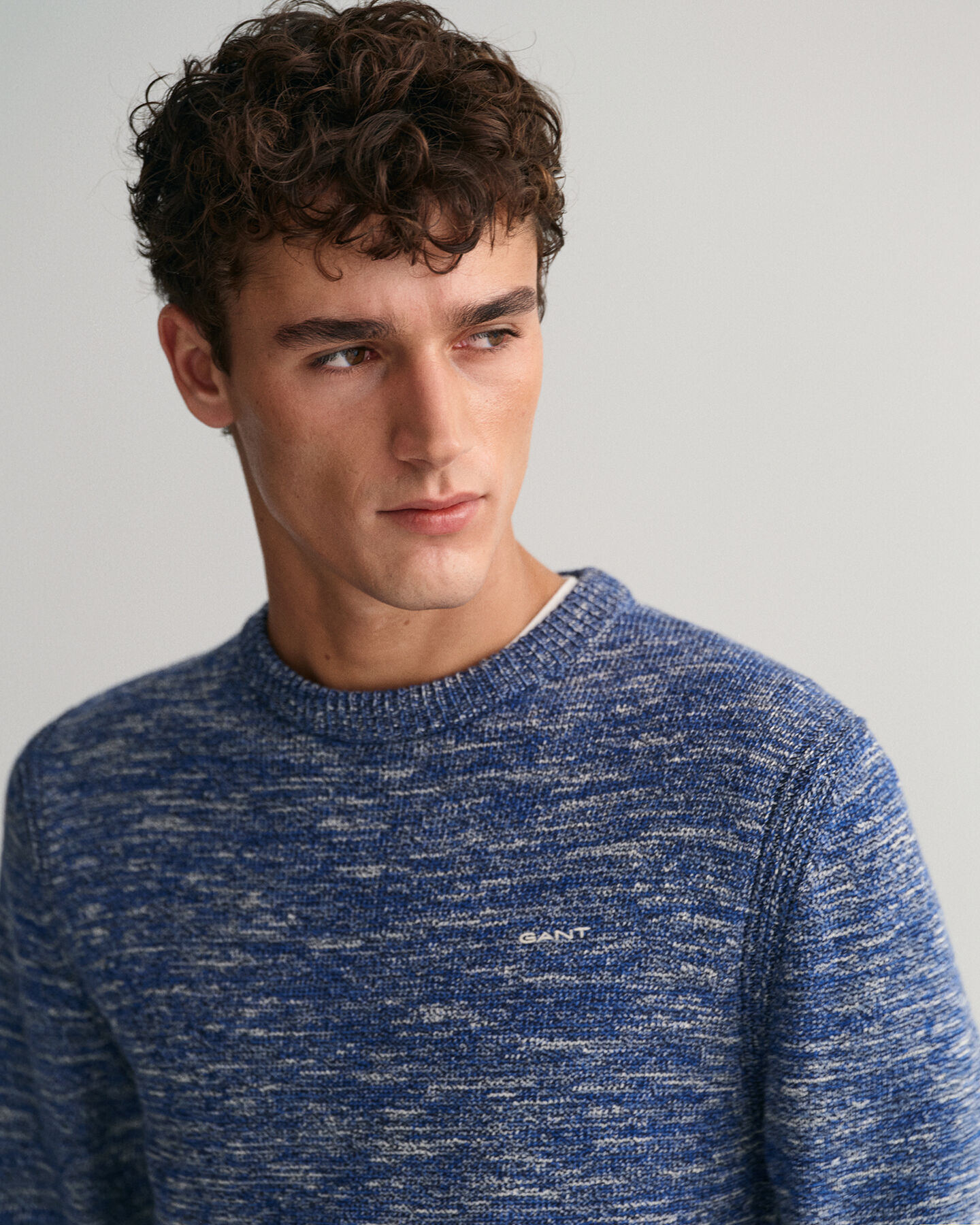 Pulover com decote redondo e fios torcidos