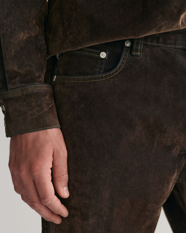 Cal&ccedil;as de ganga com acabamento aveludado Flocked relaxed fit