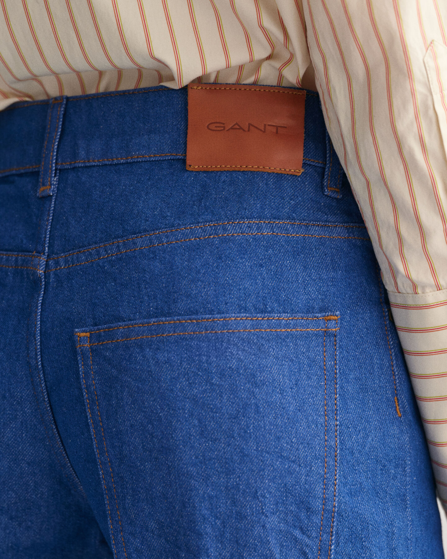 Calças de ganga azul forte com perna larga