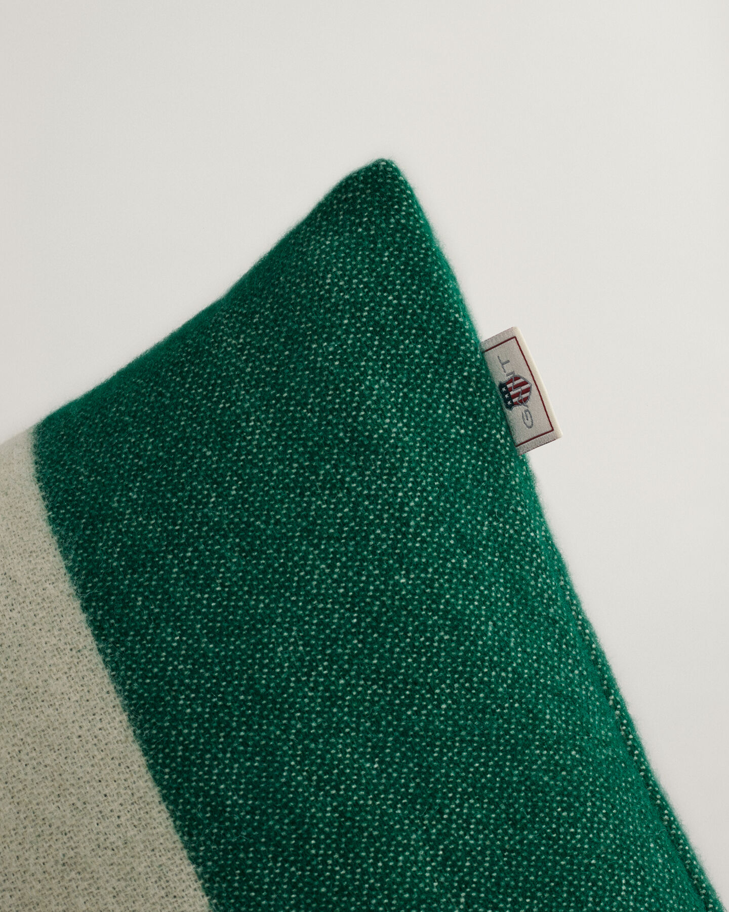 Almofada em lã às riscas