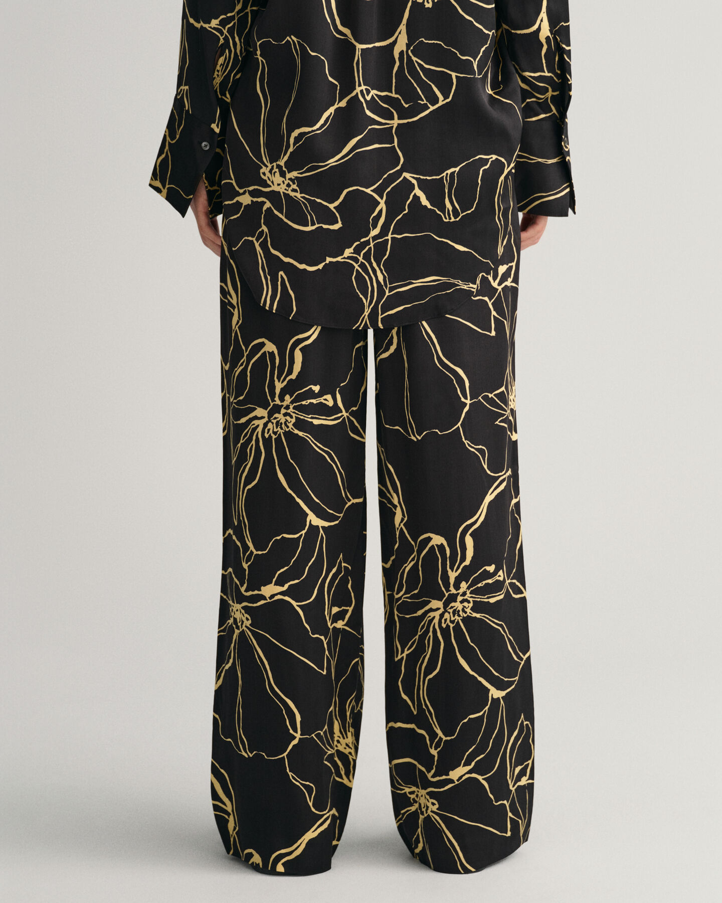 Cal&ccedil;as pull-on Line Drawing