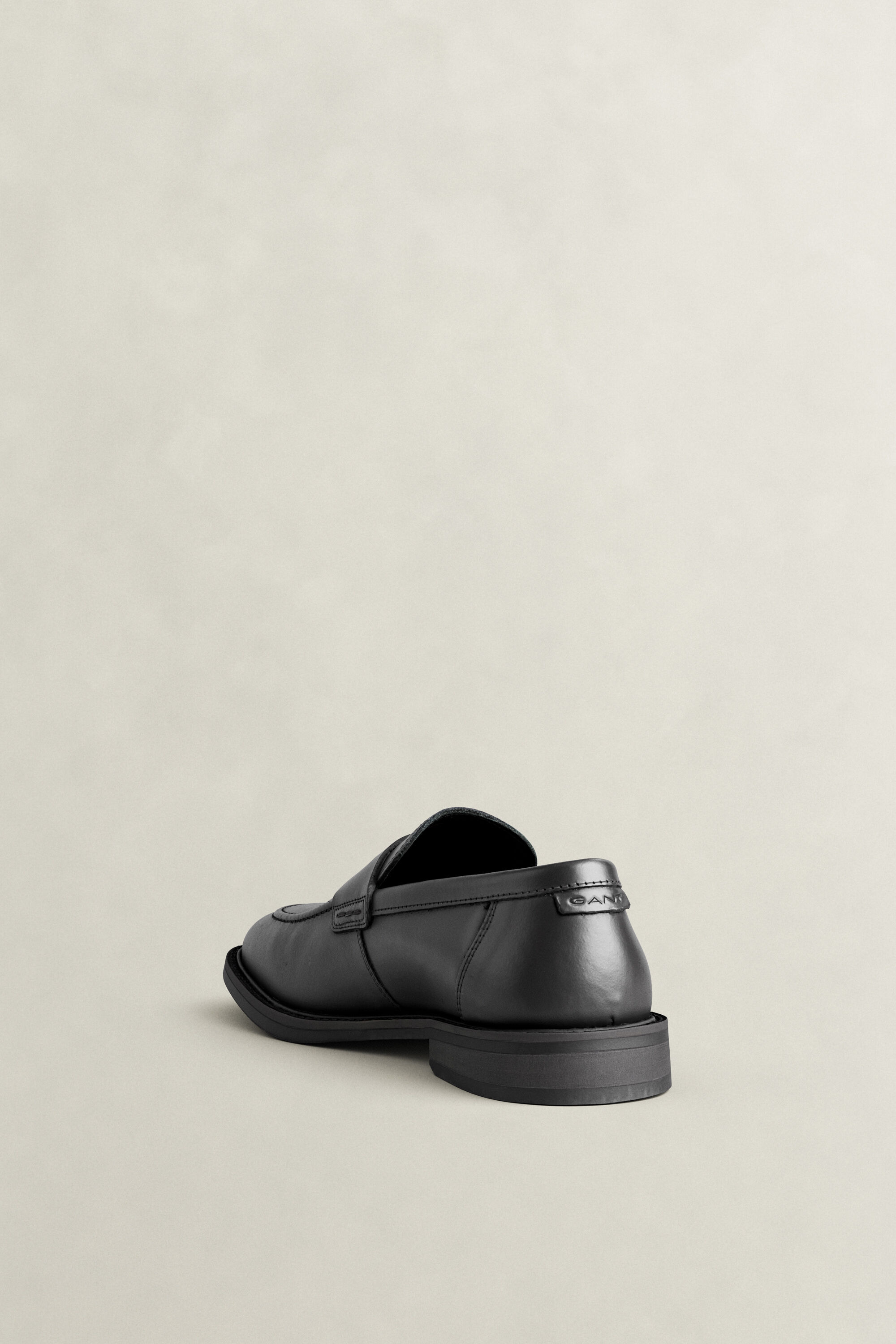 Loafers em pele Lozham