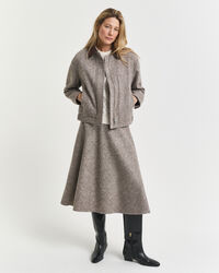 Saia em lã com comprimento médio evasê