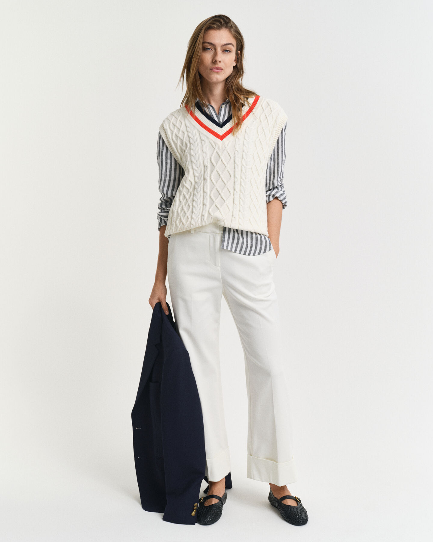 Calças com dobras e pregas