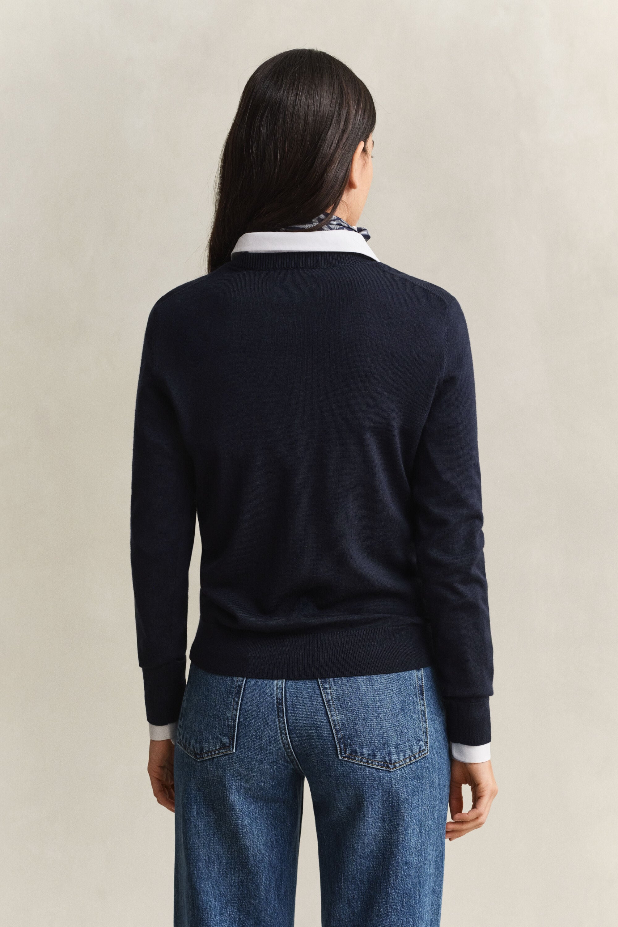 Camisola de malha com decote redondo em lã de merino extrafina