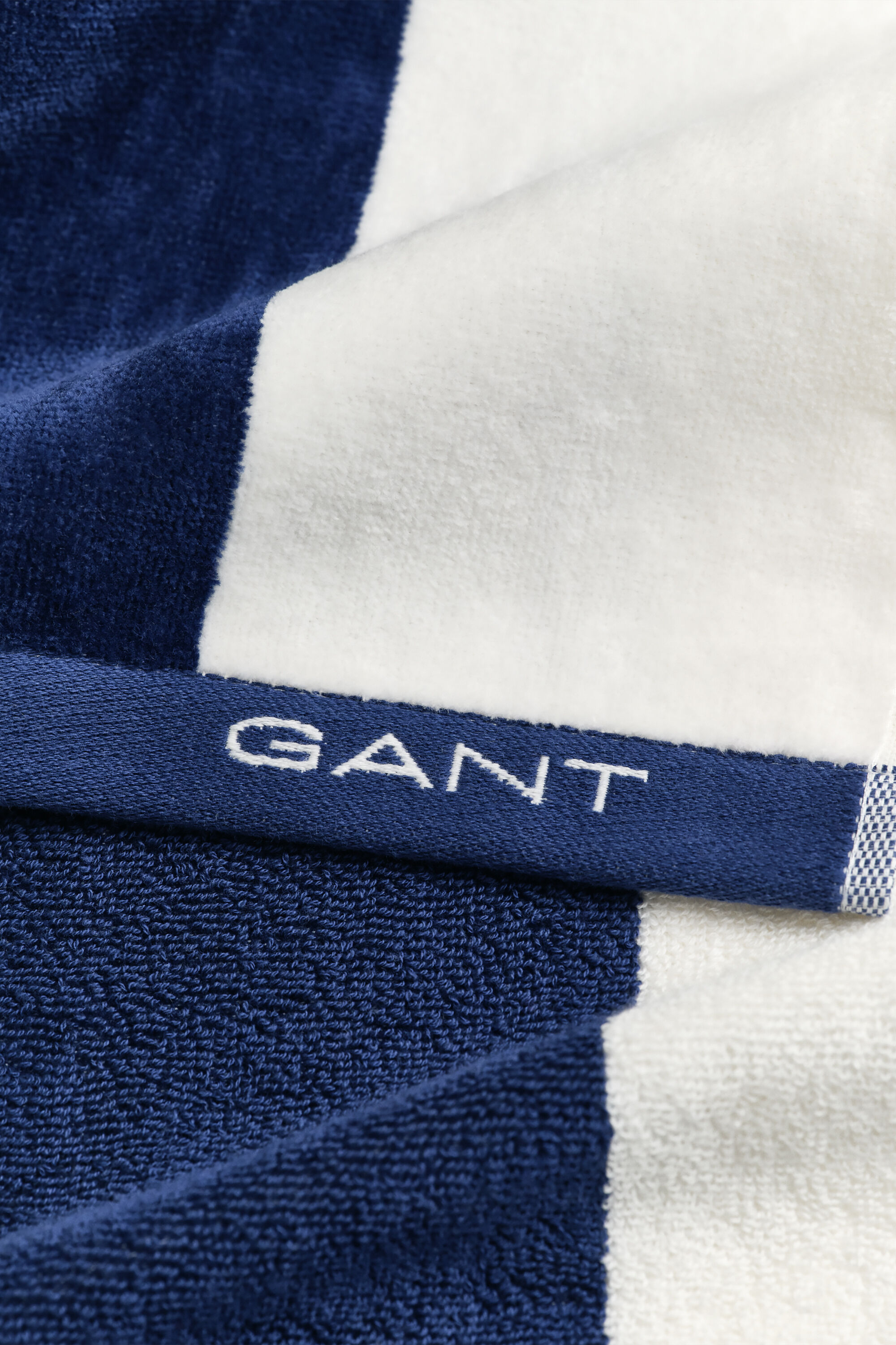 Toalha de praia às riscas arrojadas