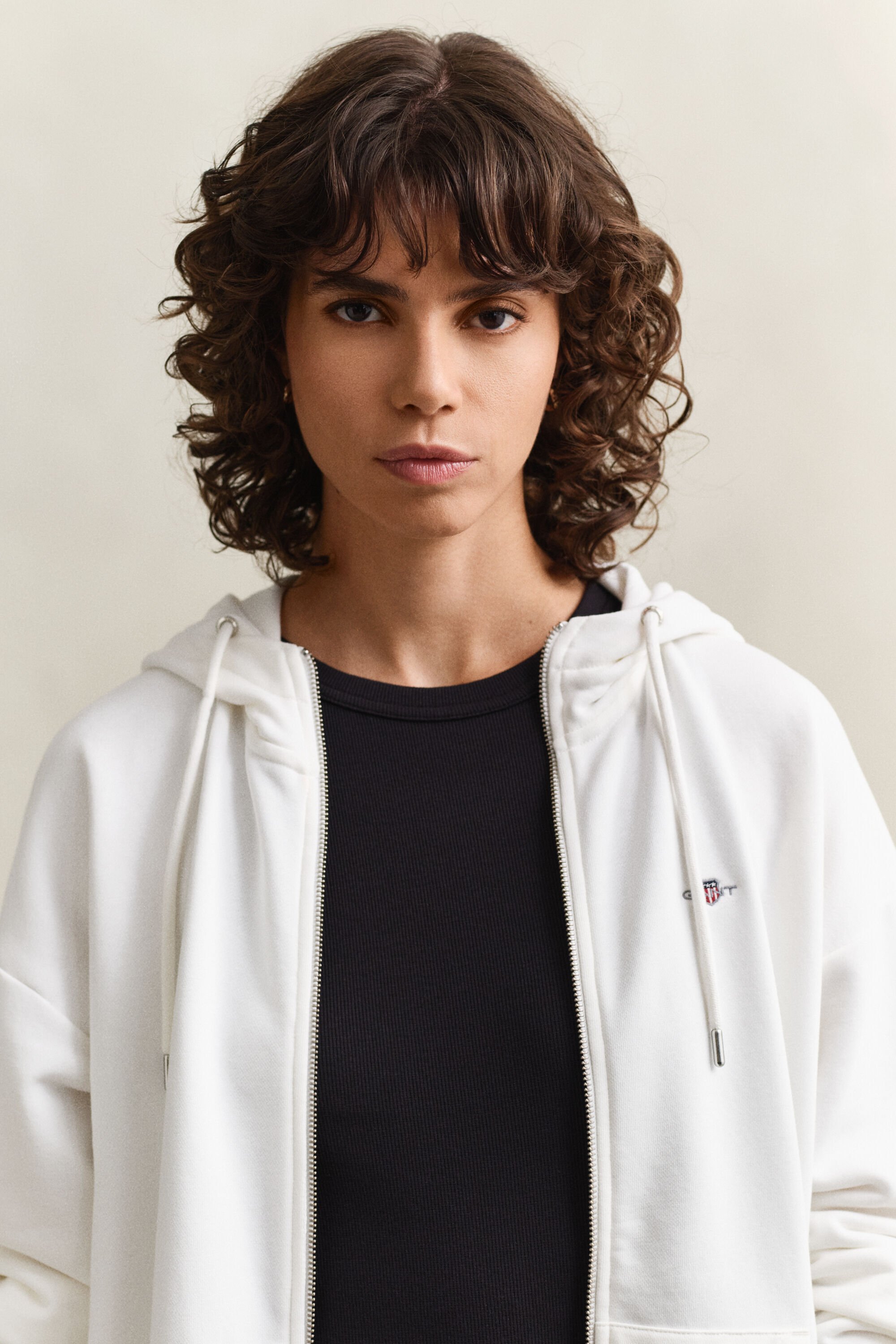 Sweatshirt com capuz e fecho Shield