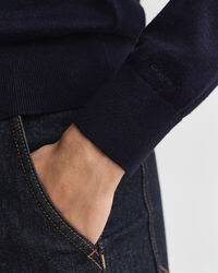 Casaco de malha com decote redondo leve