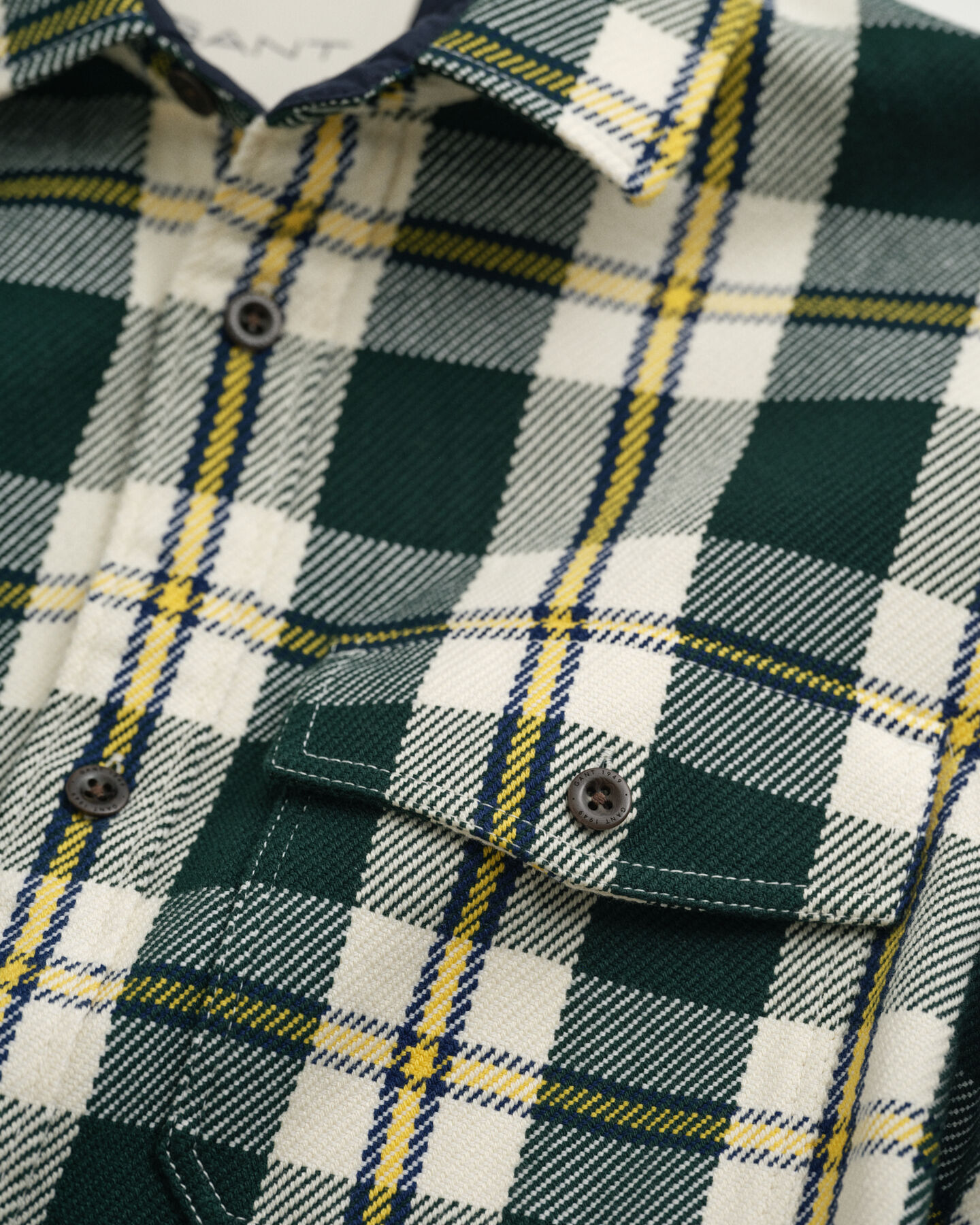 Sobrecamisa em sarja resistente com padrão de xadrez