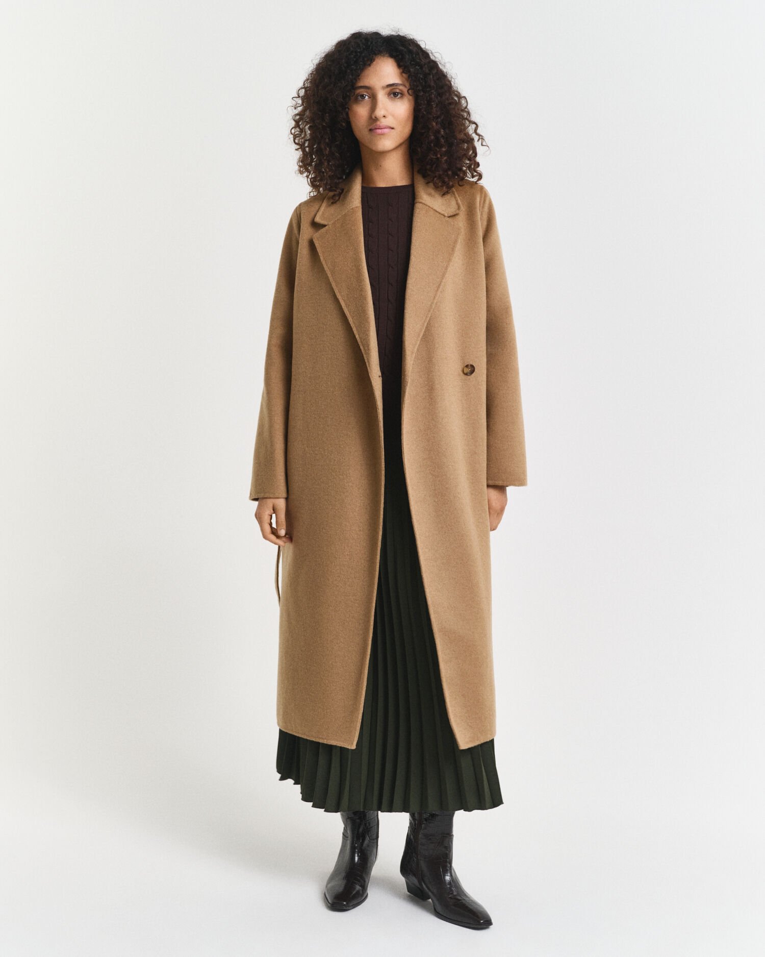 Sobretudo com cinto cosido à mão