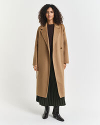 Sobretudo com cinto cosido à mão