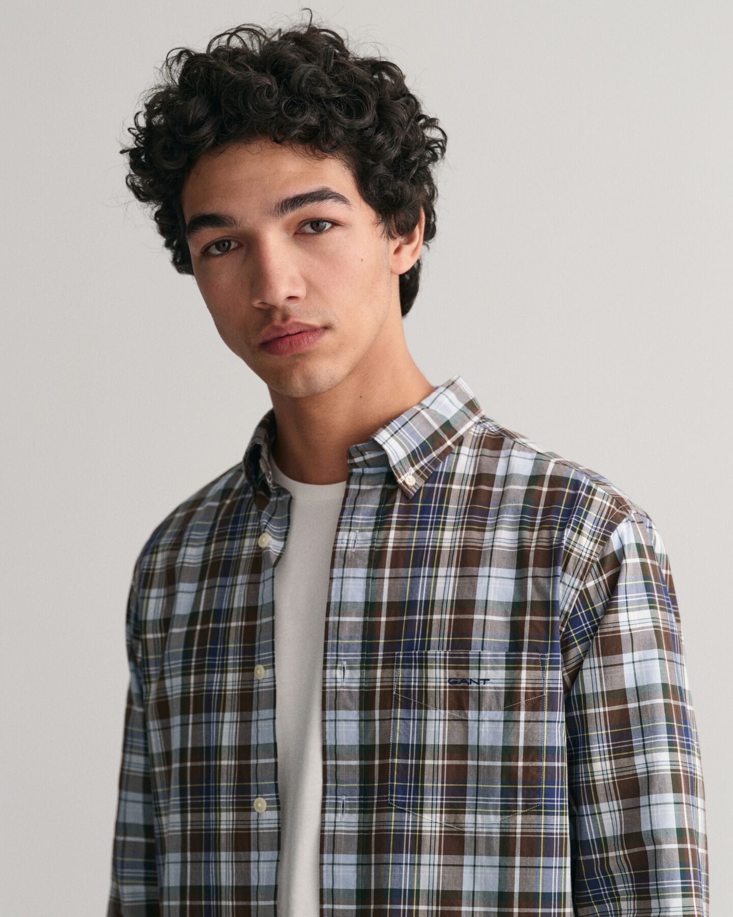 Camisa em popelina com padr&atilde;o axadrezado m&eacute;dio regular fit