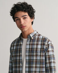 Camisa em popelina com padr&atilde;o axadrezado m&eacute;dio regular fit