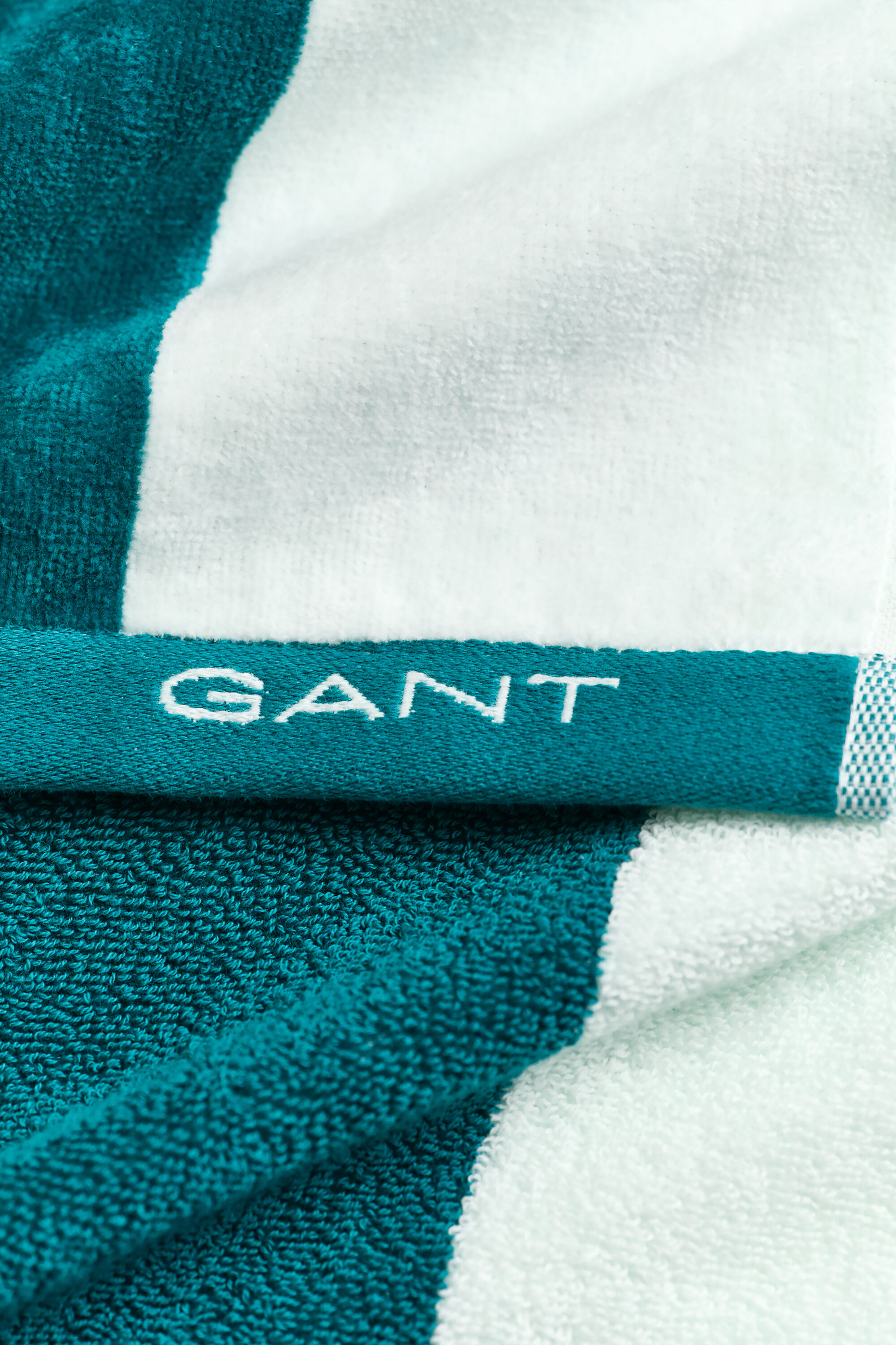 Toalha de praia às riscas arrojadas