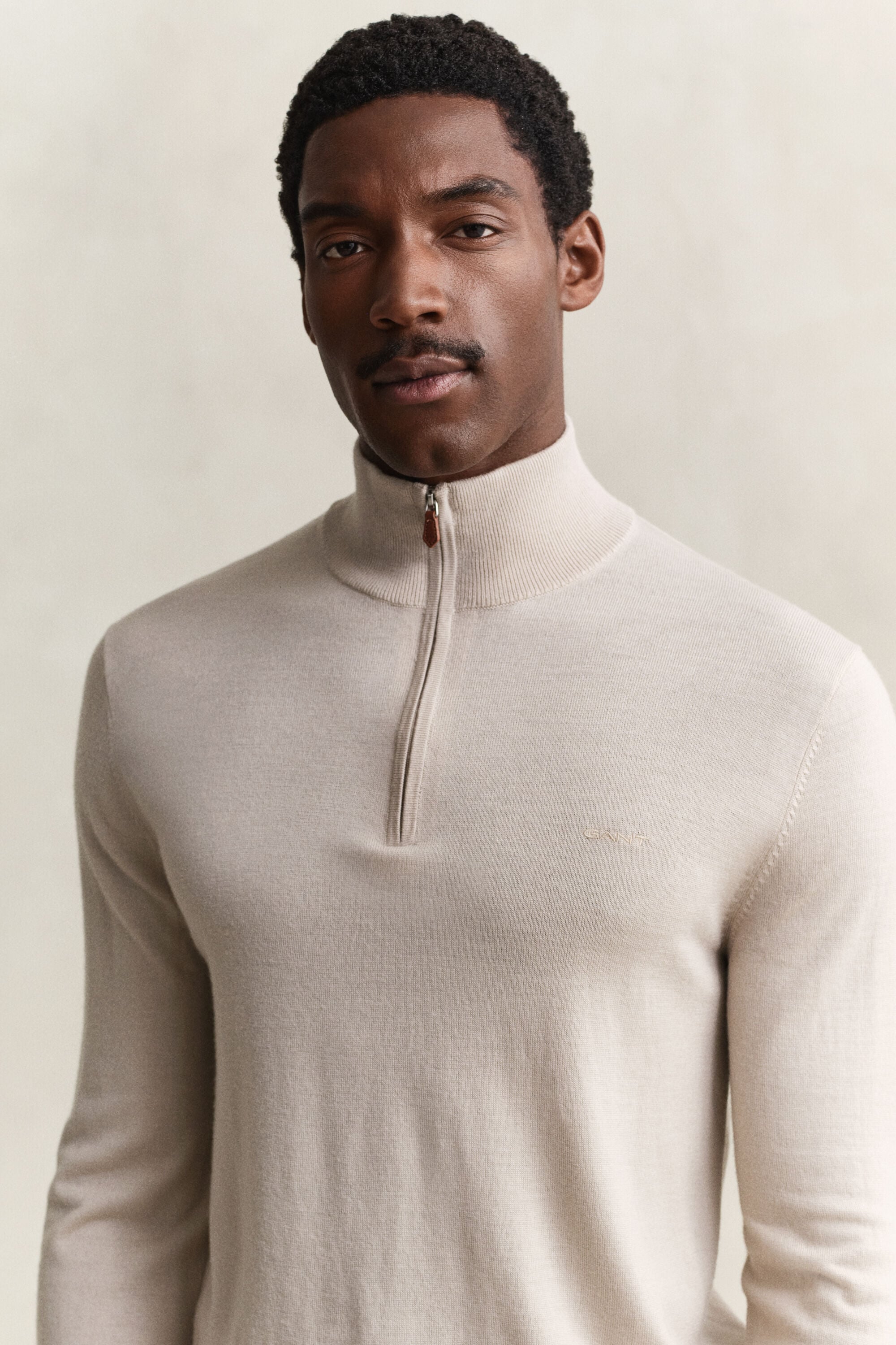 Camisola de malha com meio fecho de correr em lã de merino
