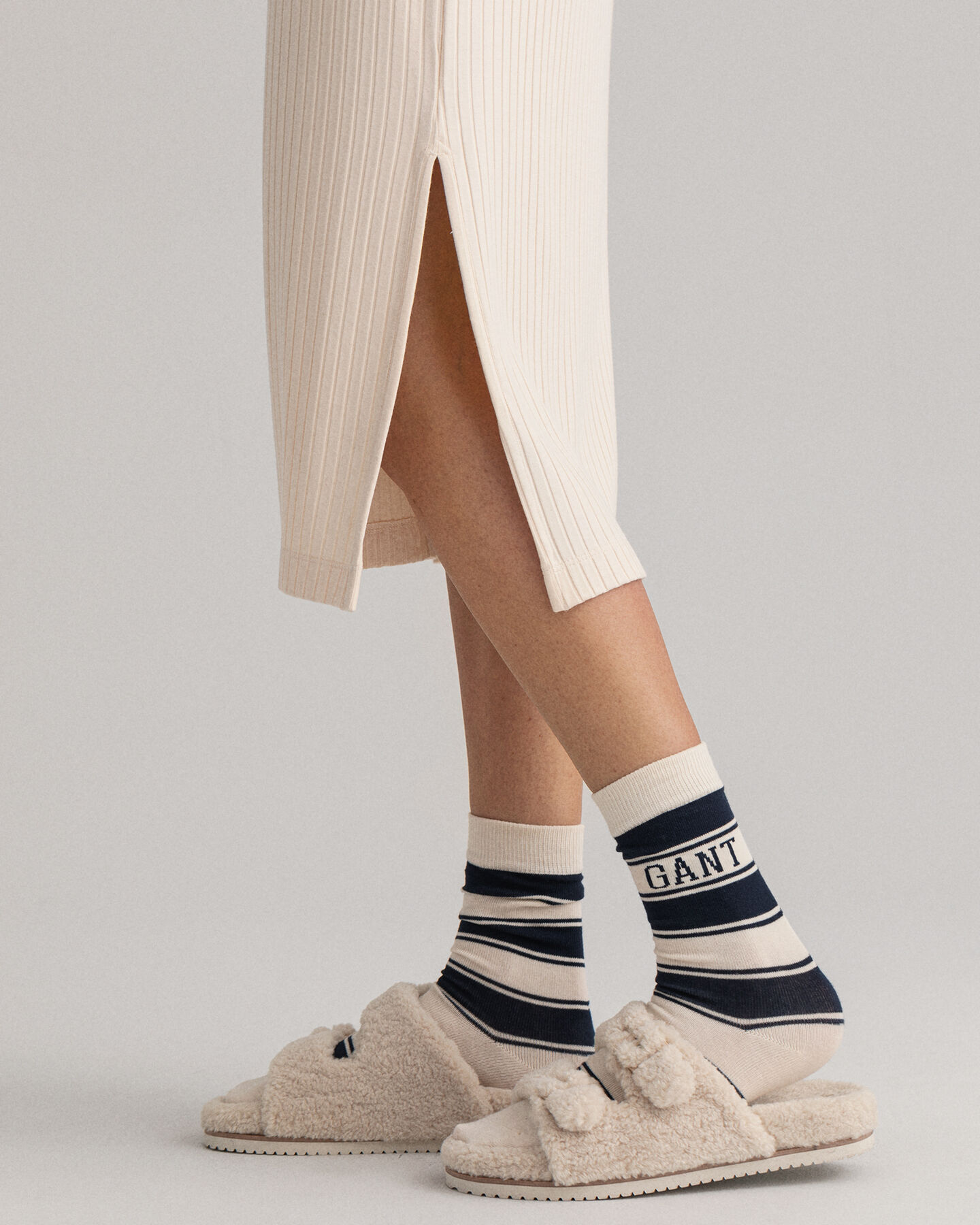 Vestido em jersey com aberturas Detail