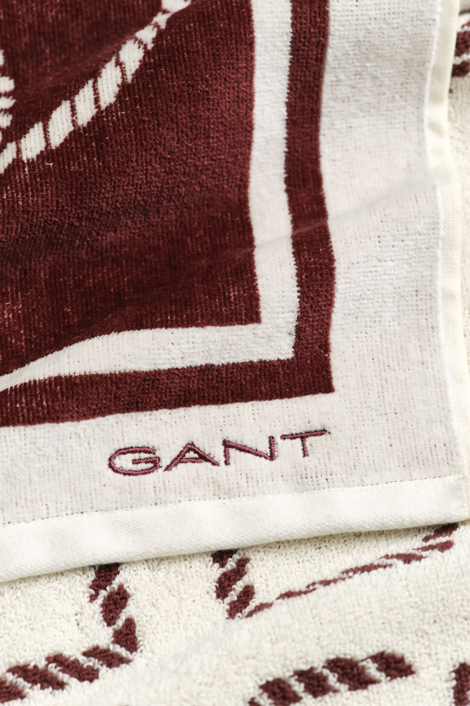 Toalha de praia com estampado Monogram