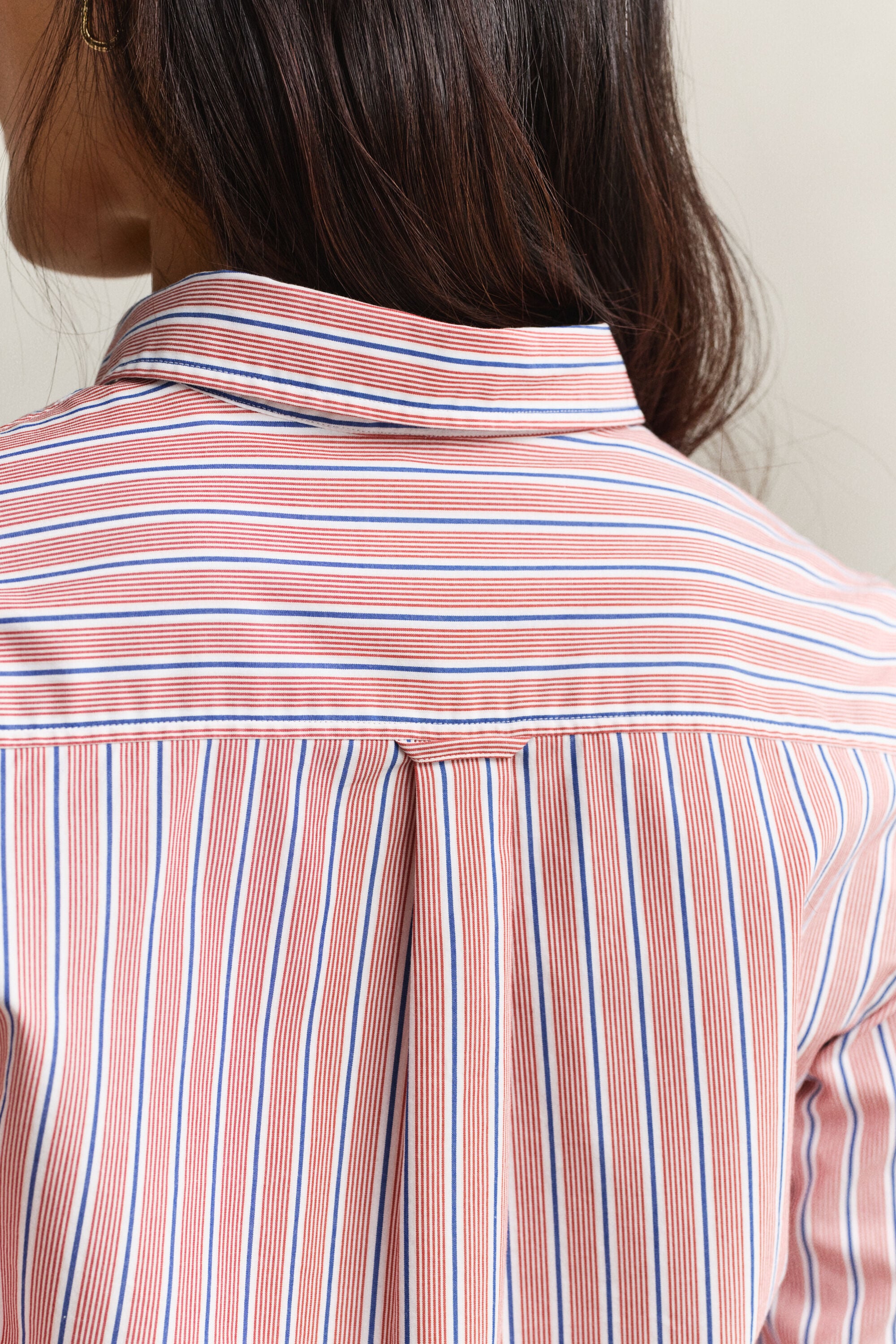 Camisa em popelina às riscas clássica regular fit