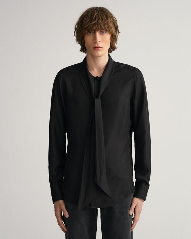 Camisa lisa com laço slim fit