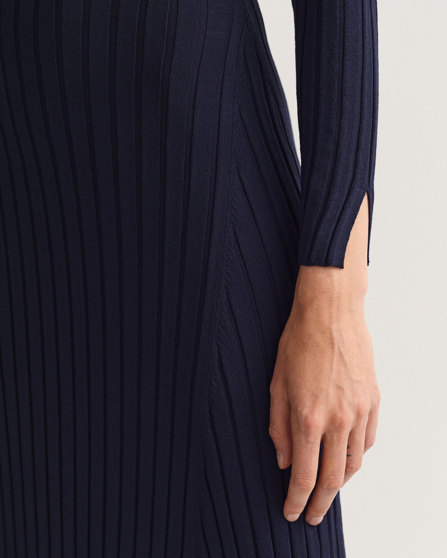 Vestido com decote redondo em canelado