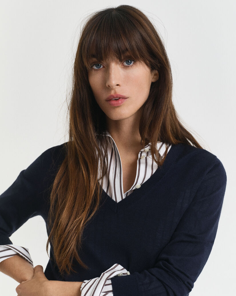 Pullover com decote em V em lã de merino extrafina