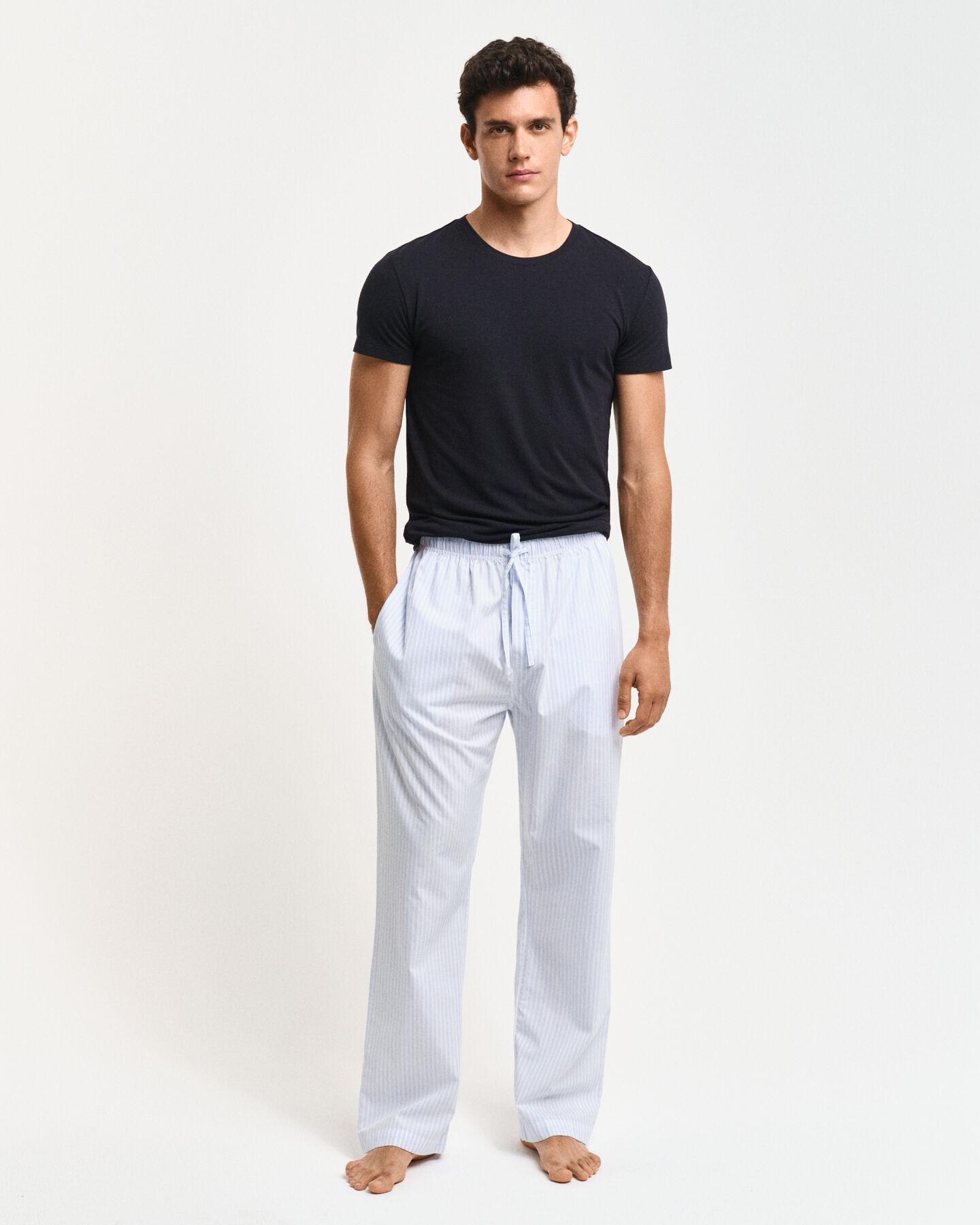 Calças de pijama às riscas