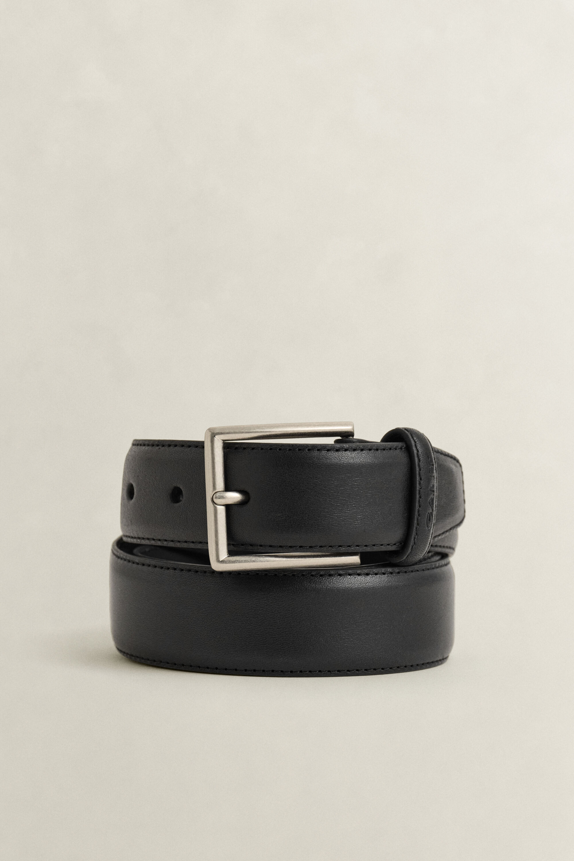 Conjunto de oferta com cinto e porta-cartões em pele