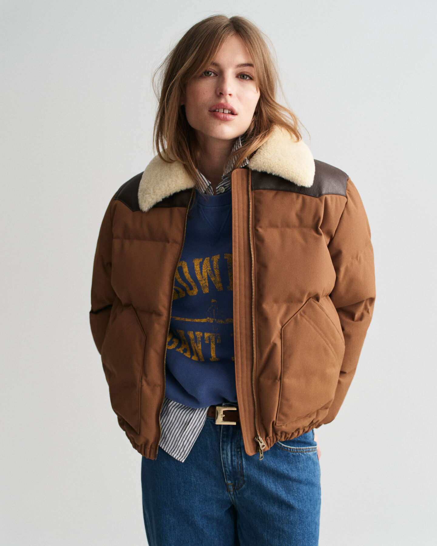 Casaco acolchoado com colarinho em pelo sint&eacute;tico