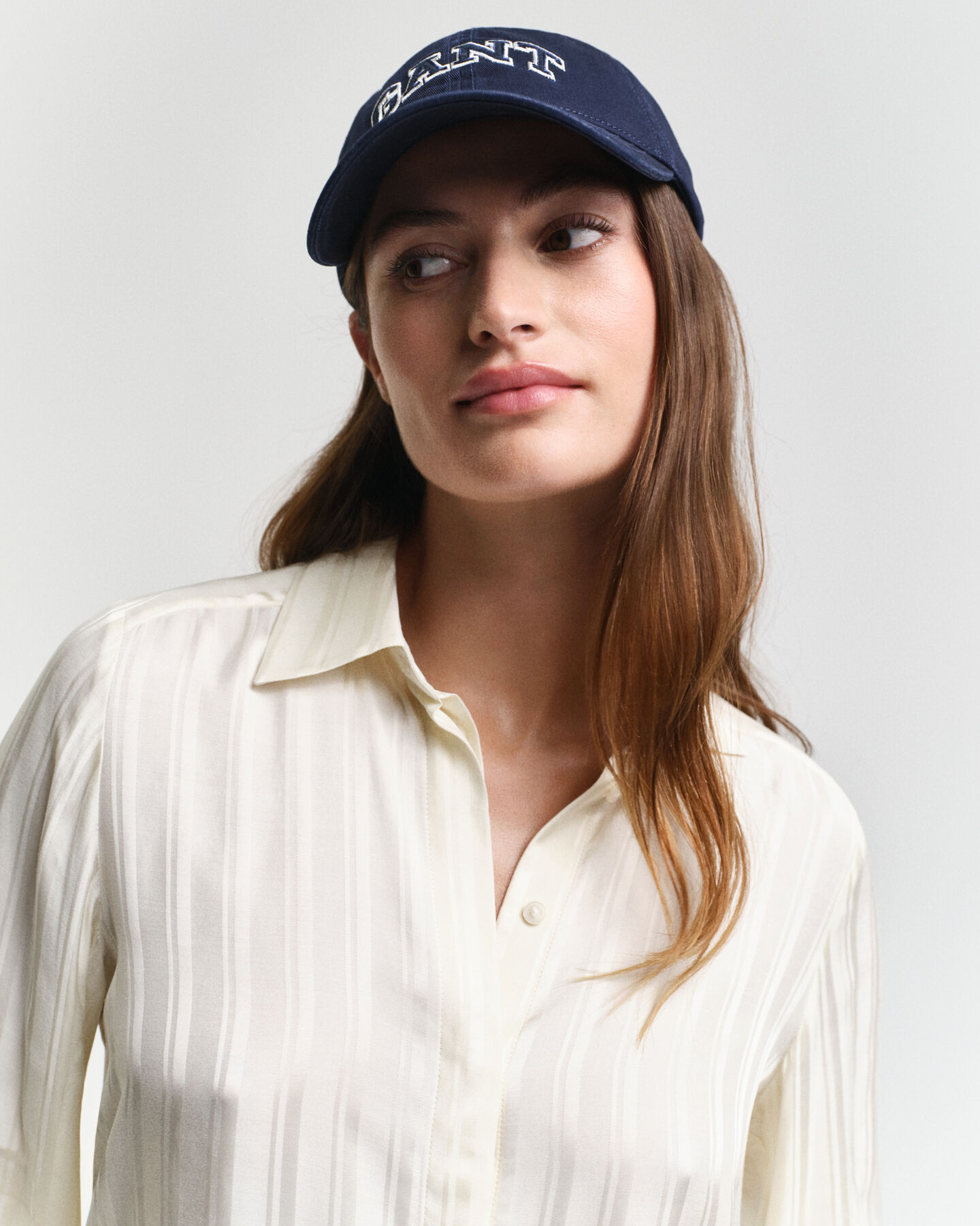 Camisa em cetim &agrave;s riscas regular fit