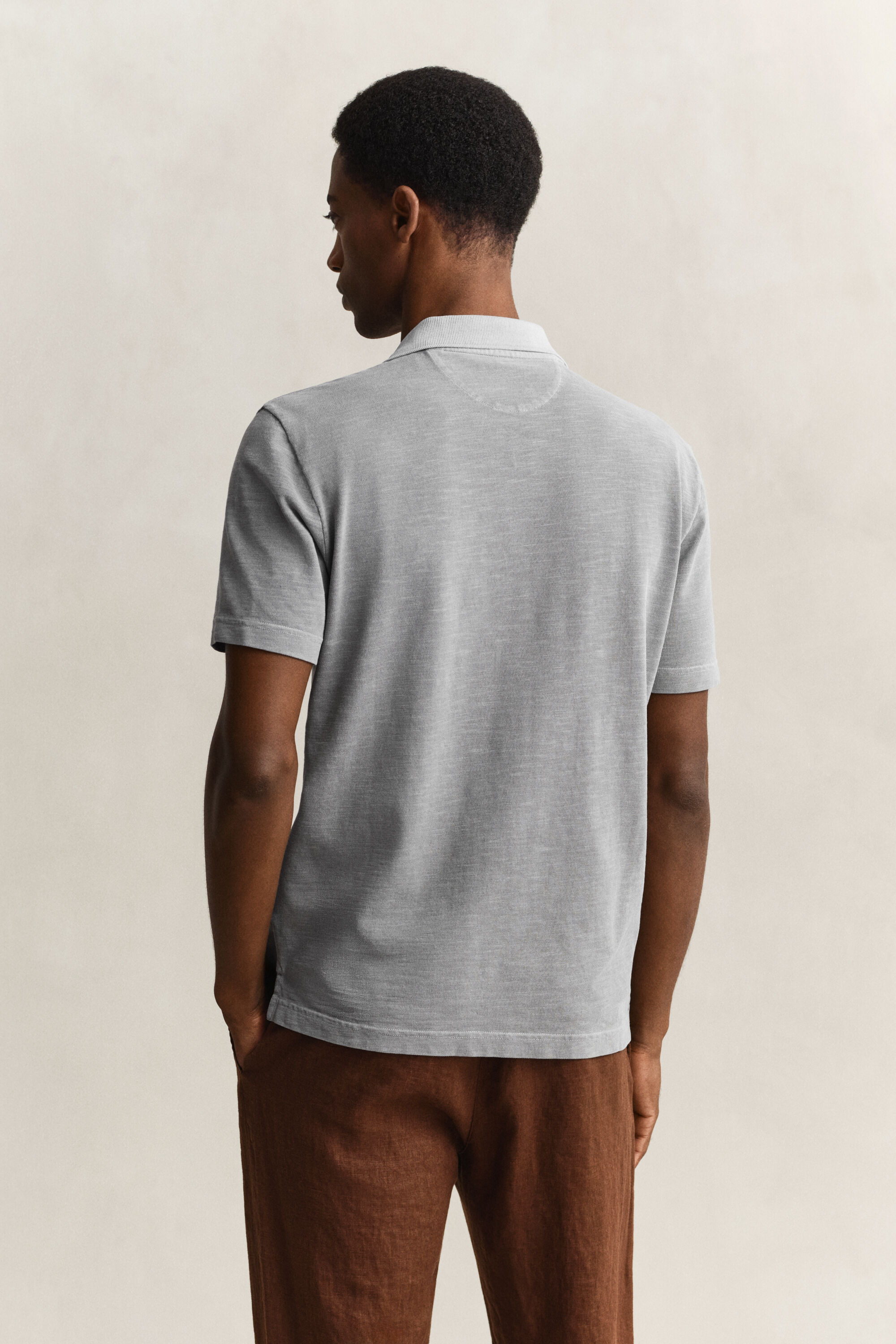 Polo com efeito desgastado