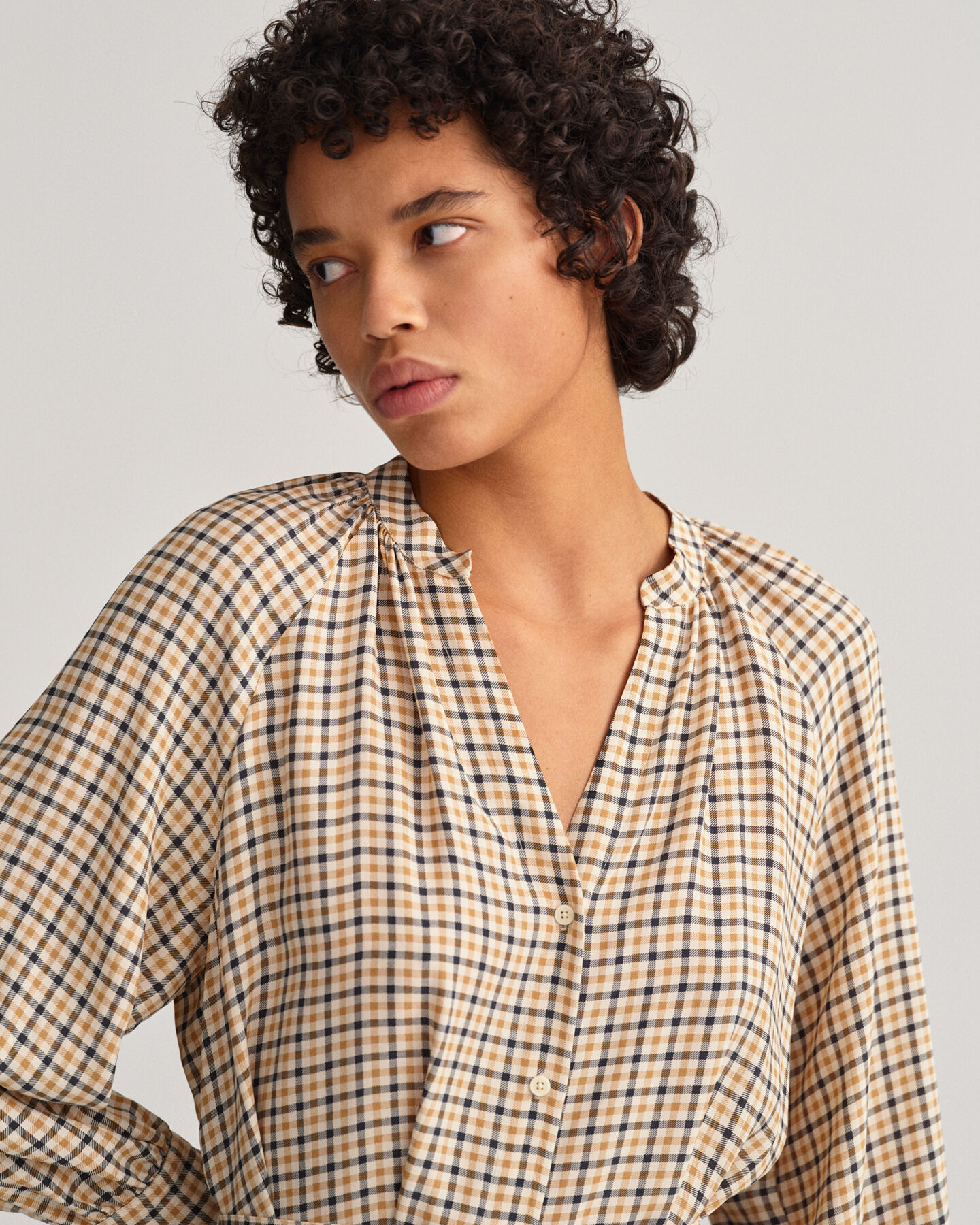 Vestido-camisa com gola estilo mao em padrão xadrez