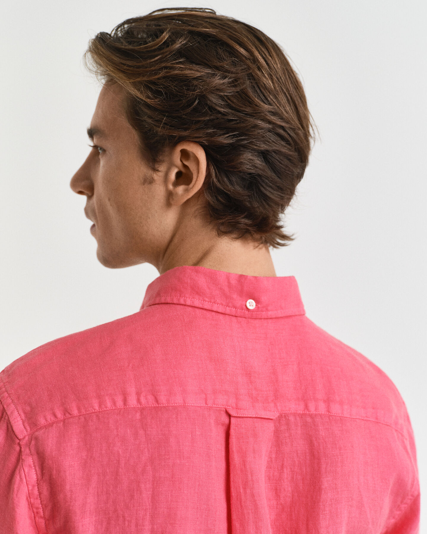 Camisa de linho tingida com manga curta regular fit