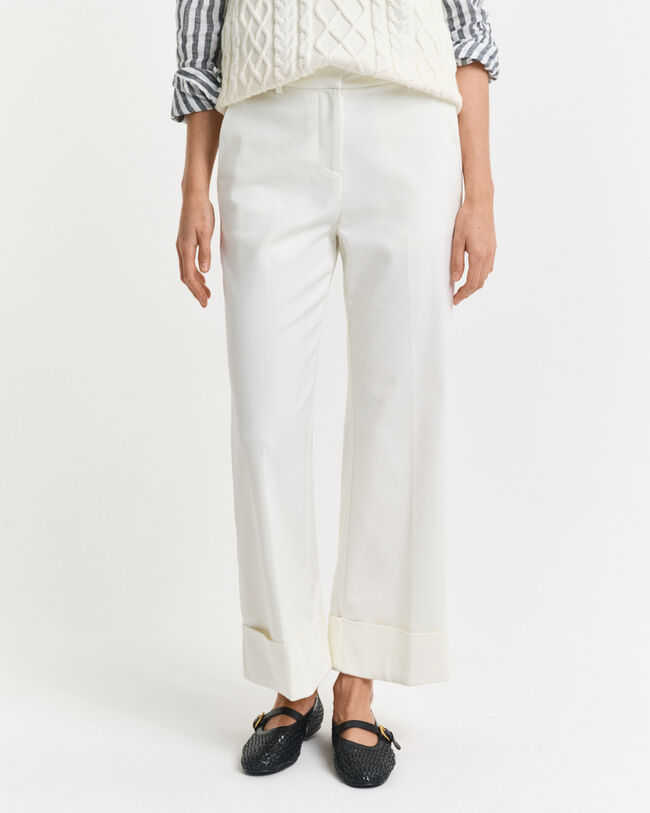 Calças com dobras e pregas