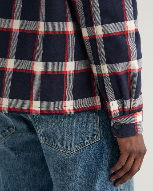 Sobrecamisa em flanela com padrão de xadrez