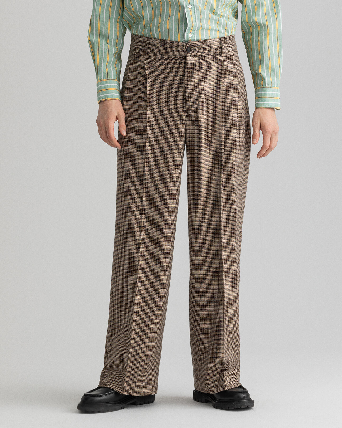 Calças de fato com padrão de xadrez e pregas