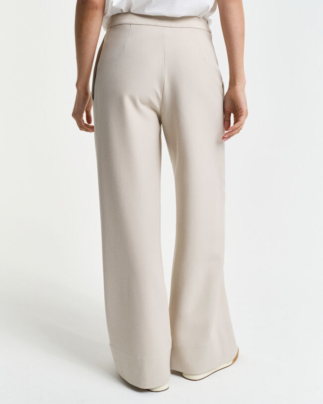 Calças com cintura subida com botões