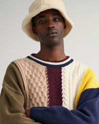 Pulover com decote redondo em malha entrançada com patchwork