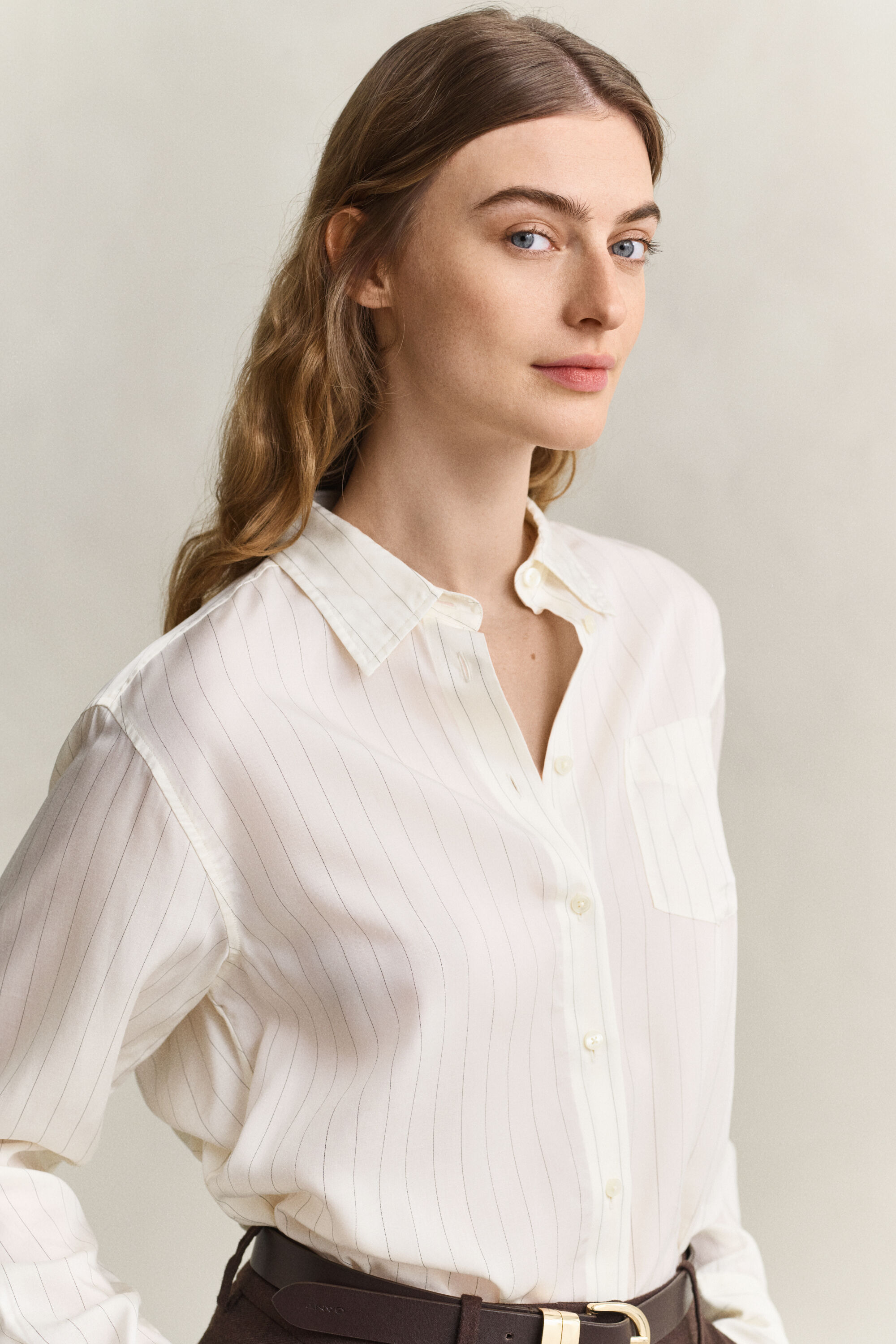 Camisa com detalhe de dobra nas costas