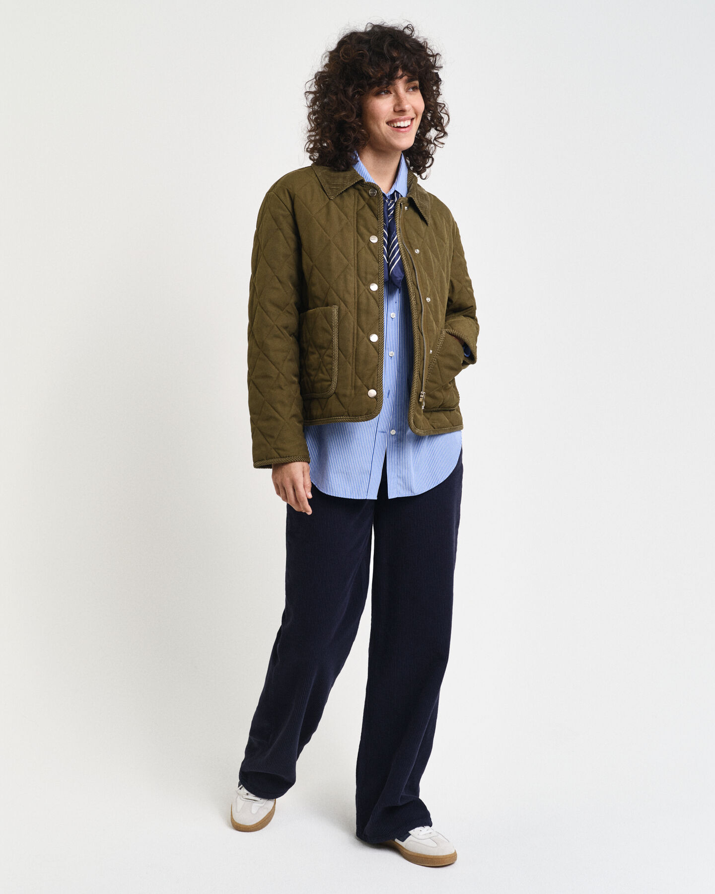 Blus&atilde;o acolchoado com detalhes em bombazina