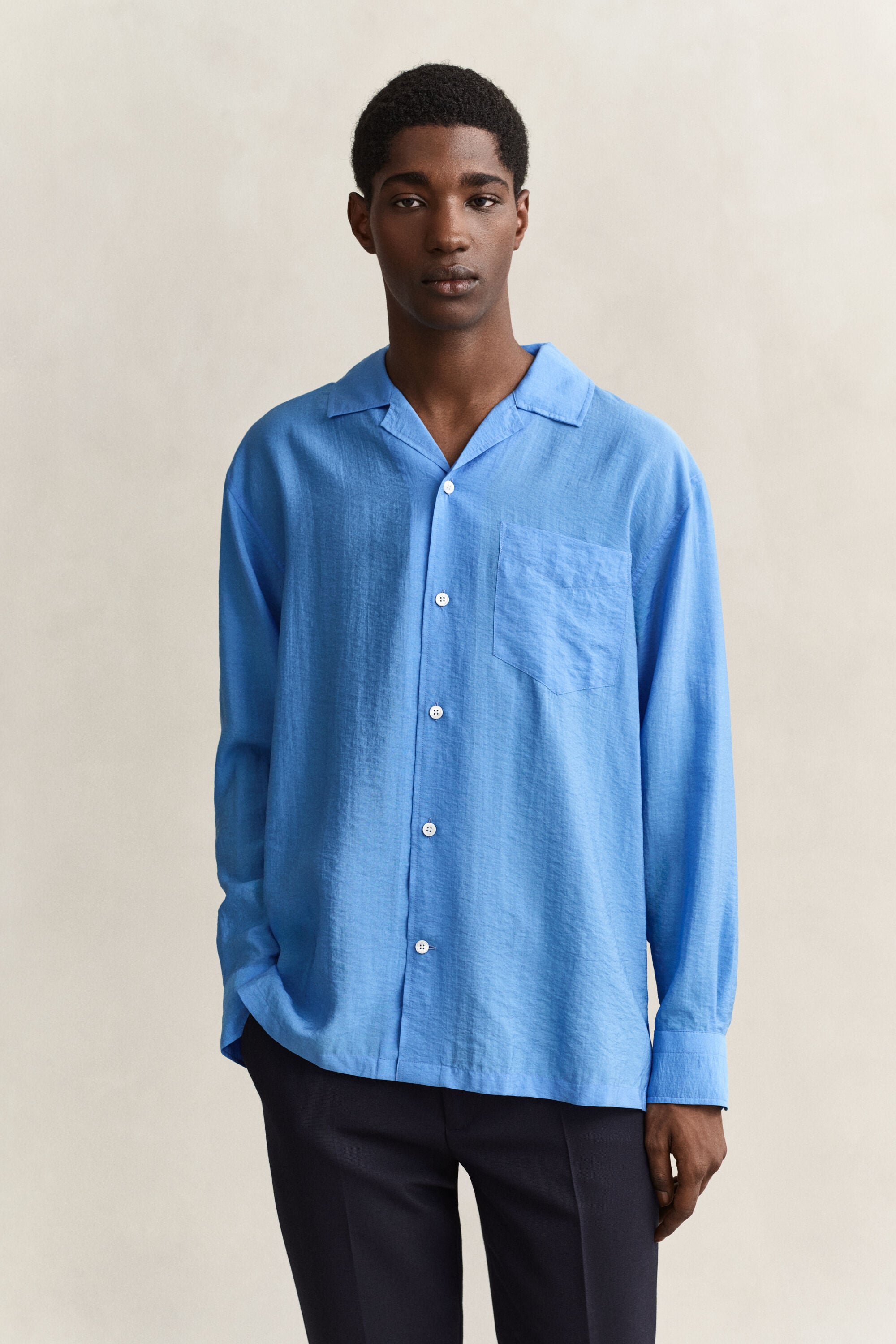Camisa com colarinho não estruturado