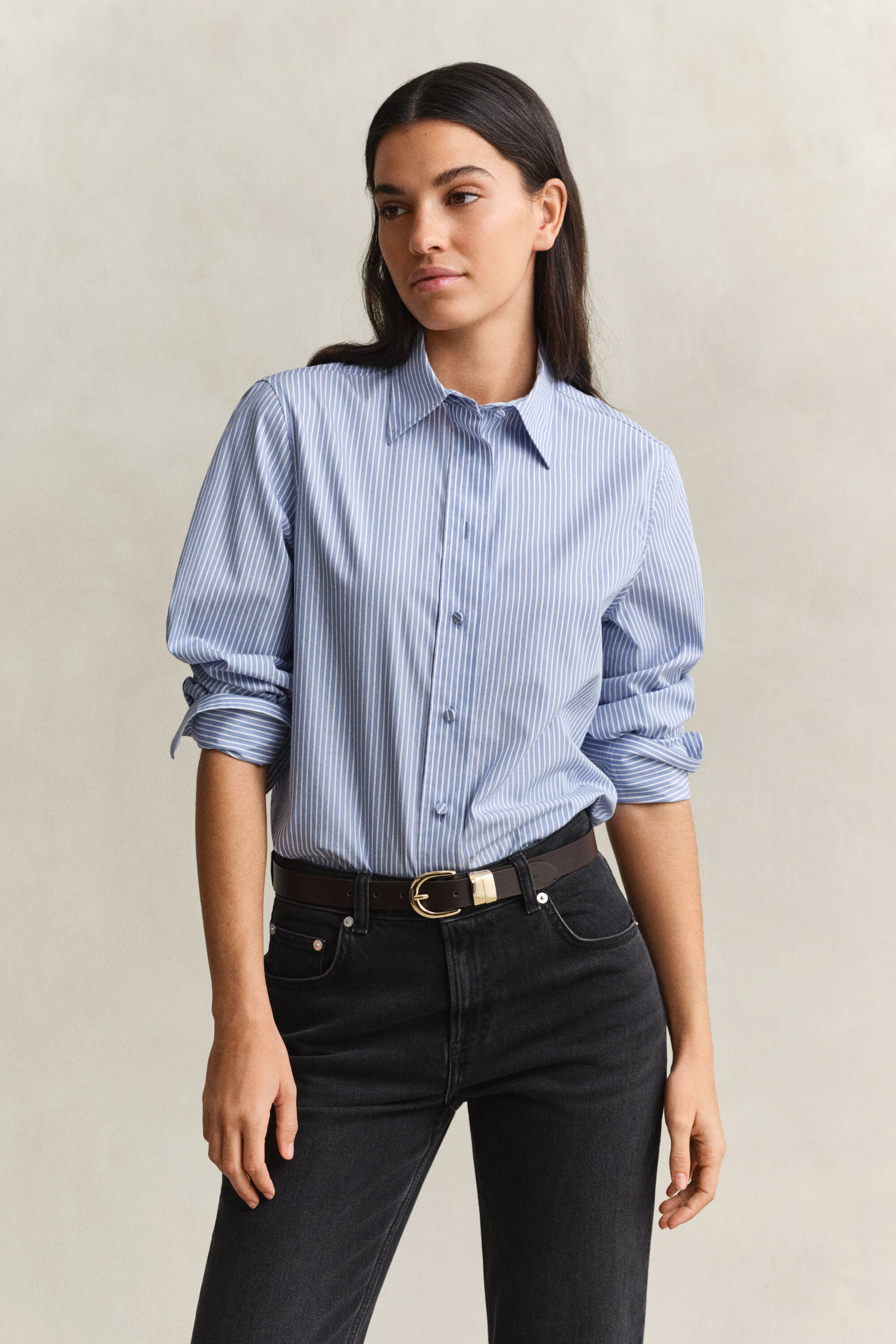 Camisa às riscas com detalhe de jugo