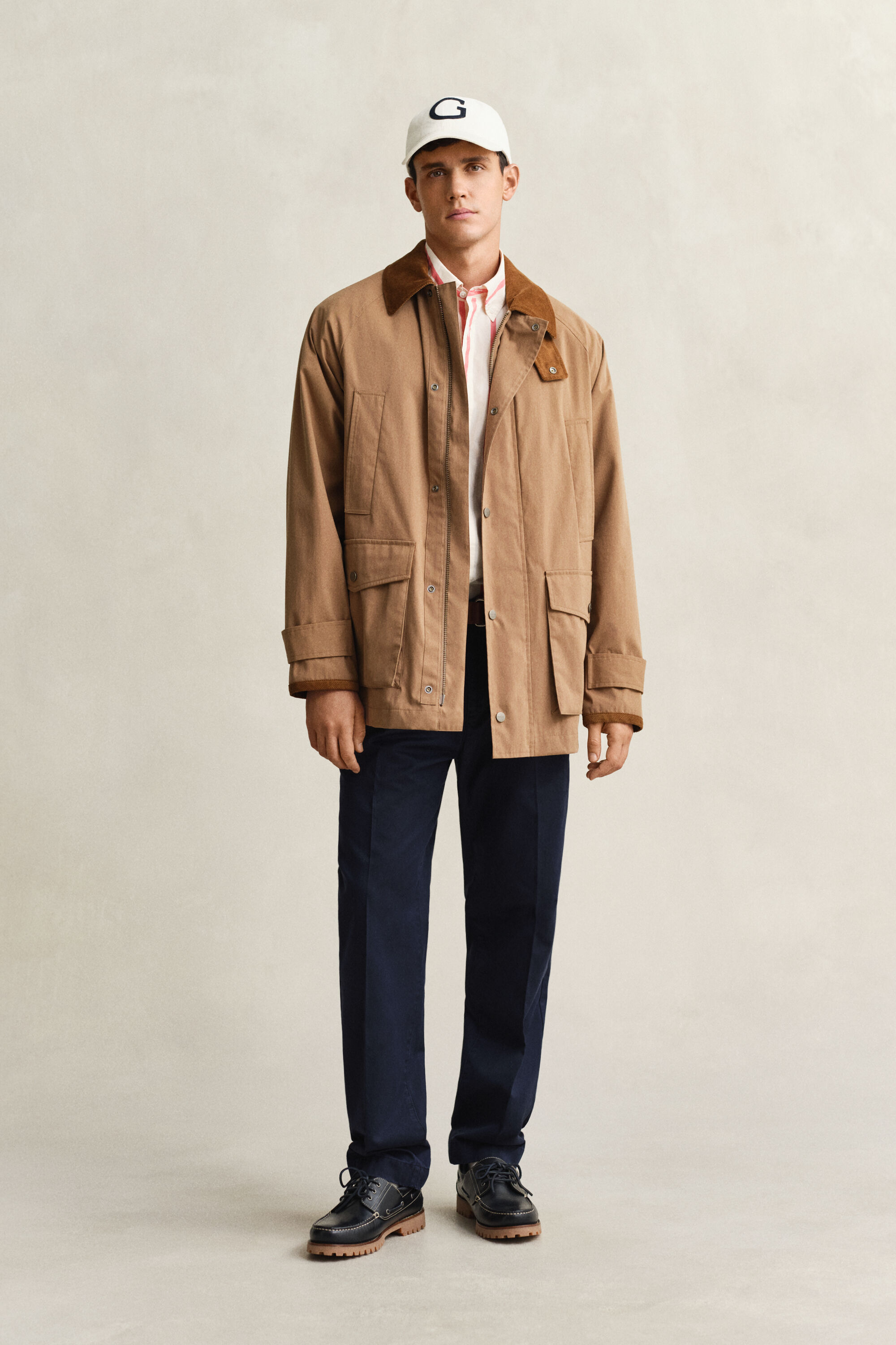 Calças chino em sarja de algodão regular fit