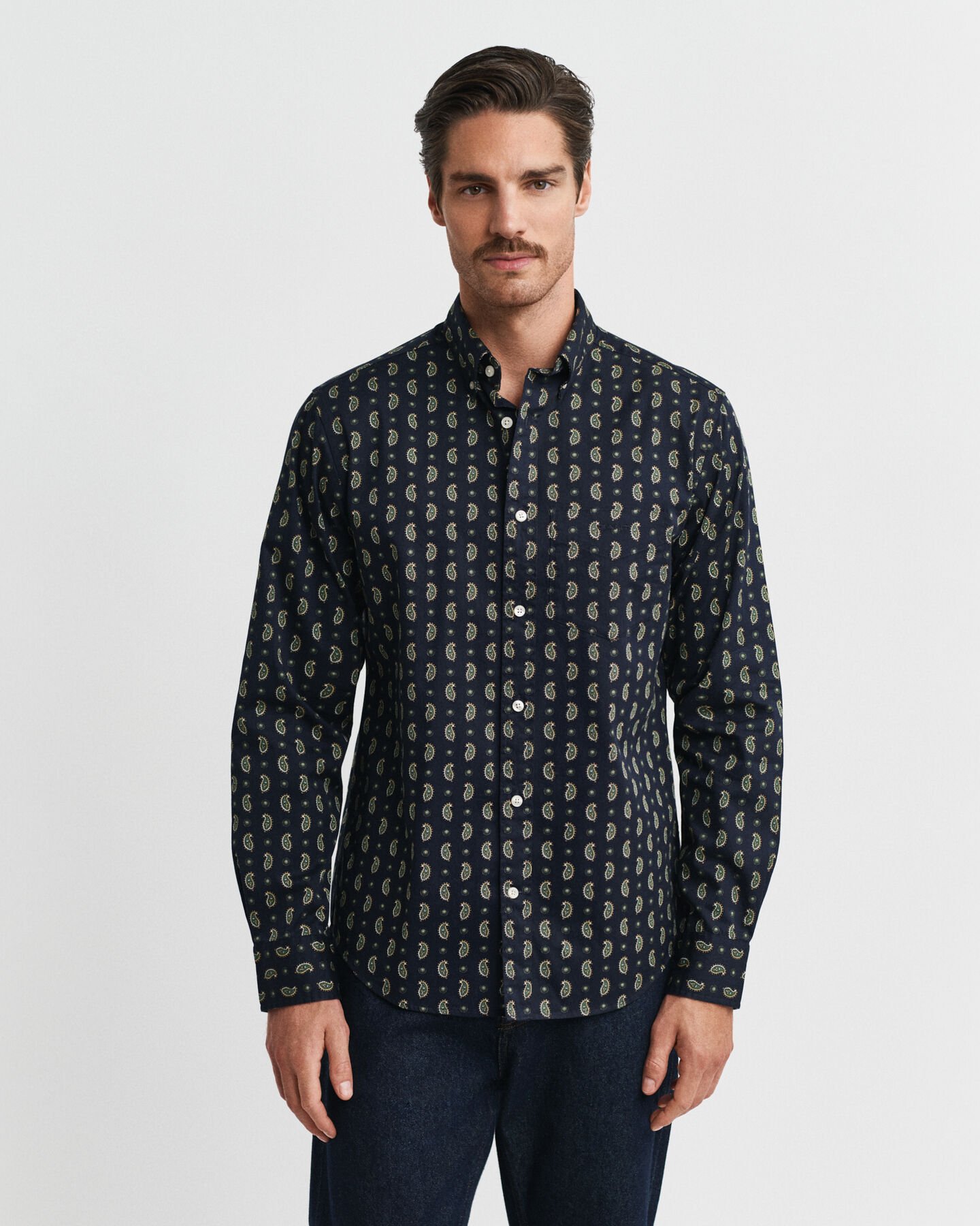Camisa em sarja com padrão paisley estampado regular fit