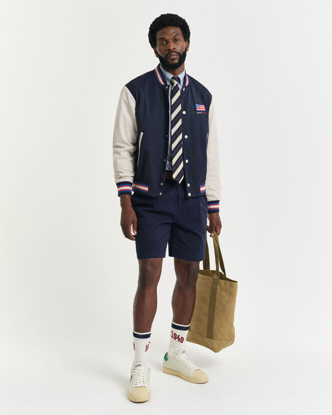 Calções chino em sarja e algodão relaxed fit