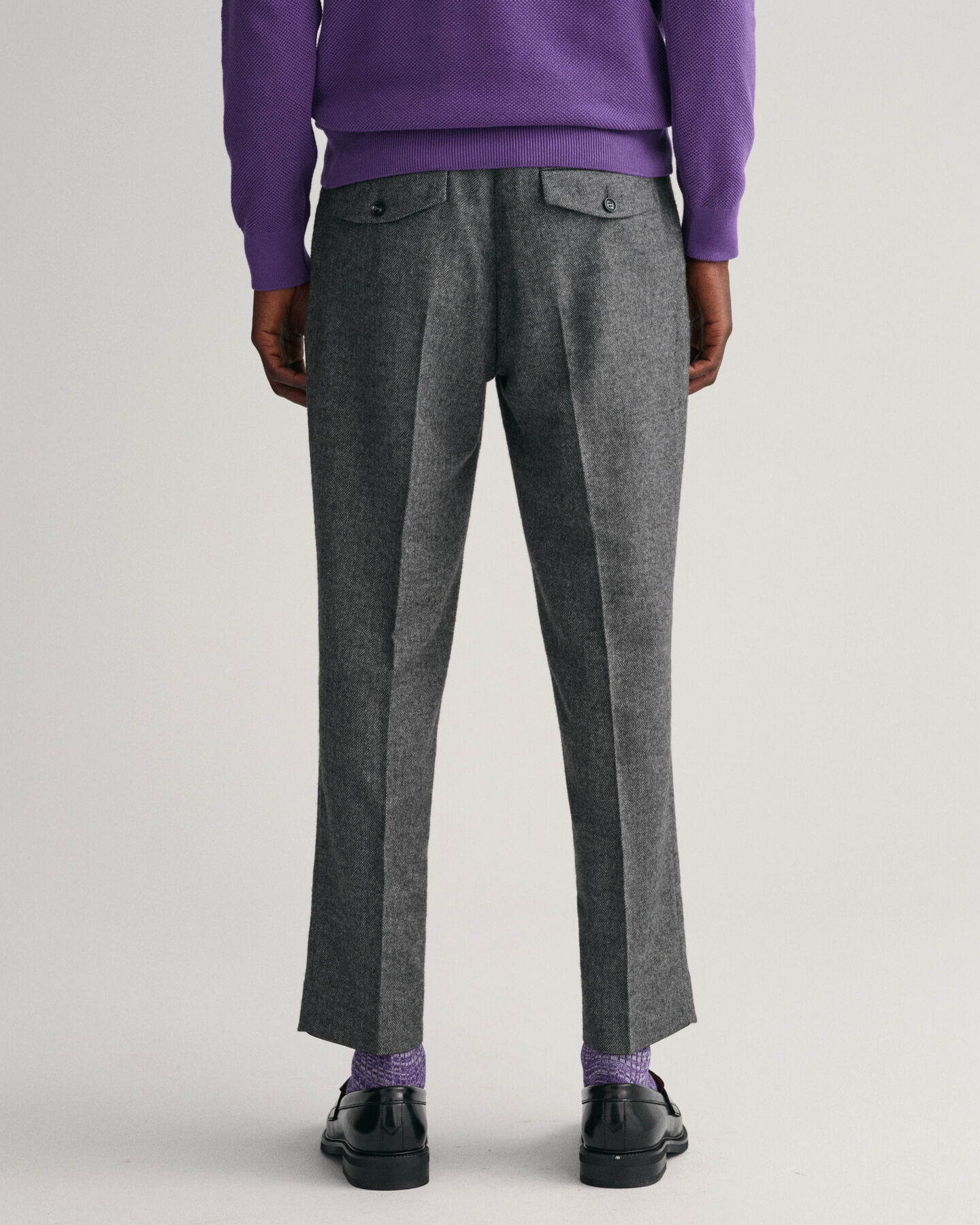 Cal&ccedil;as afuniladas com padr&atilde;o espinha de peixe